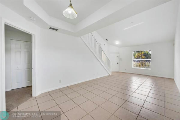 300 SE 23RD AVE, BOYNTON BEACH, FL 33435, photo 4 of 35