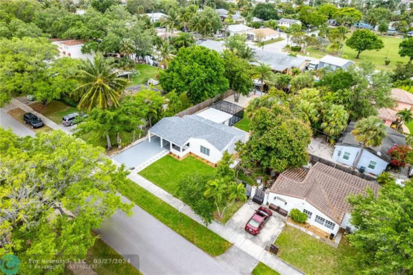 907 SW 17TH ST, FORT LAUDERDALE, FL 33315, photo 4 of 35