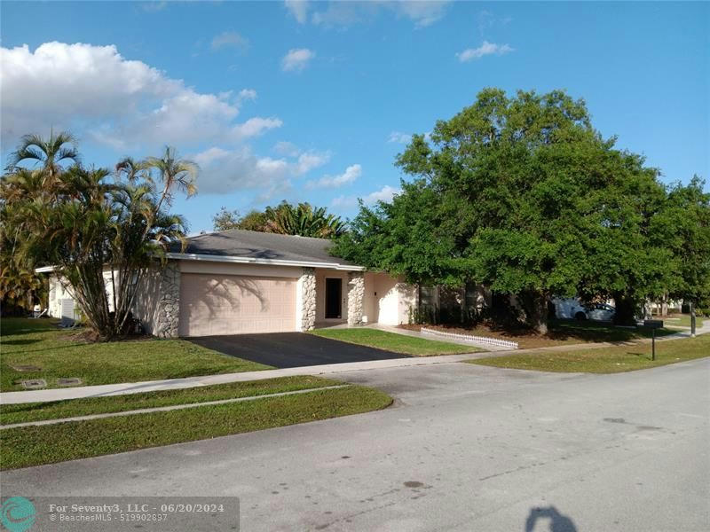 16653 GOLFVIEW DR, WESTON, FL 33326, photo 1 of 3